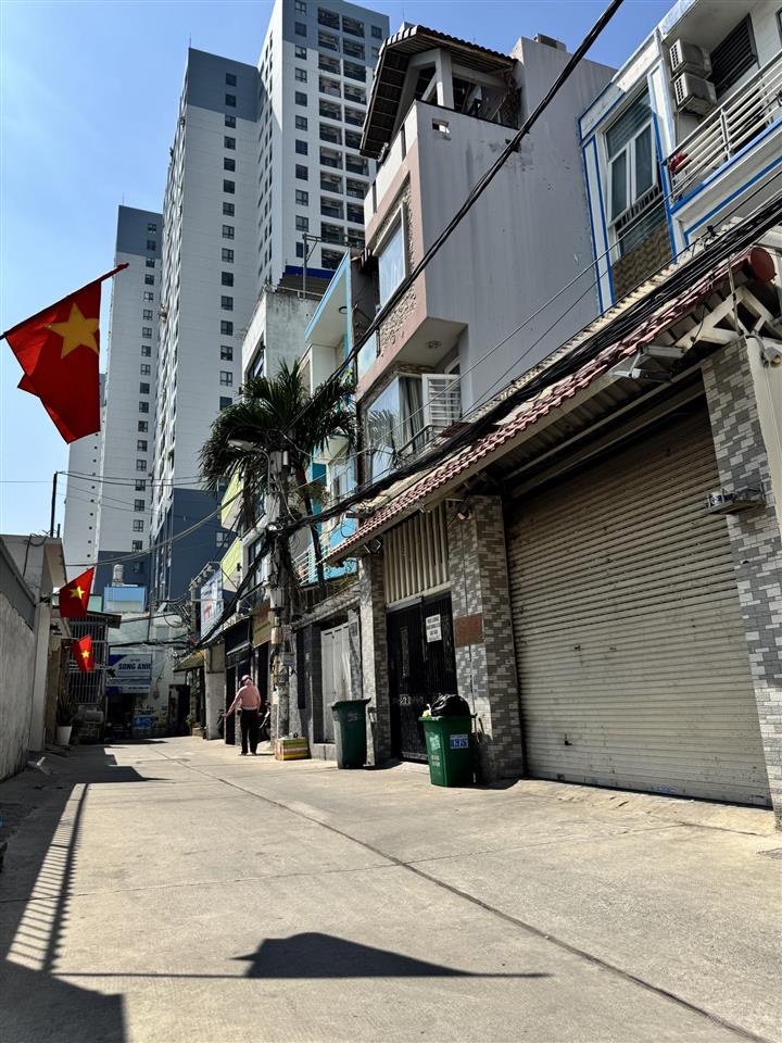 Bán nhà bế văn cấm thông lâm văn bền  4 tầng  xe hơi đỗ cửa  p. tân hưng quận 7