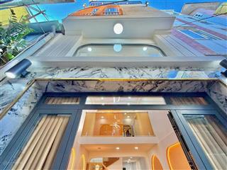 Bán nhà 3 tầng khu hàng xanh  bình thạnh, vị trí trung tâm, full nội thất