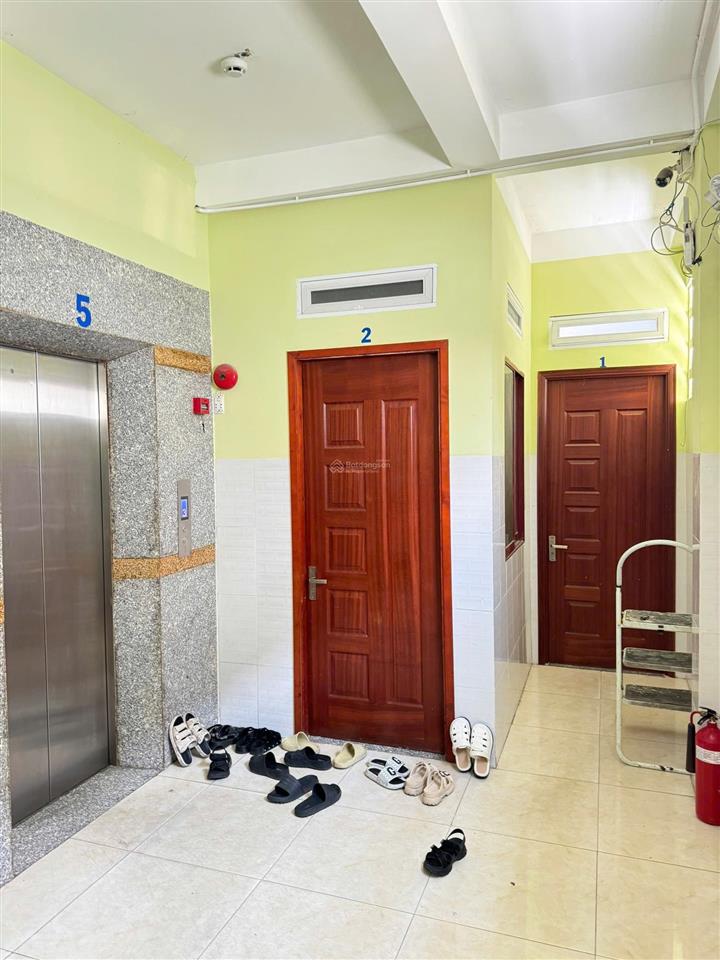 Tòa chdv hầm 6 tầng khai thác 200tr/tháng ngay sát tòa nhà ttc p. 26 bình thạnh, bán chỉ 32 tỷ tl