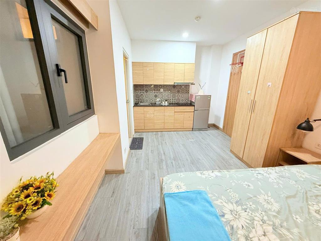 Căn hộ studio full nội thất, cửa sổ lớn. toà nhà thang máy, giặt sấy. ngay bason, đh hutech, gtvt