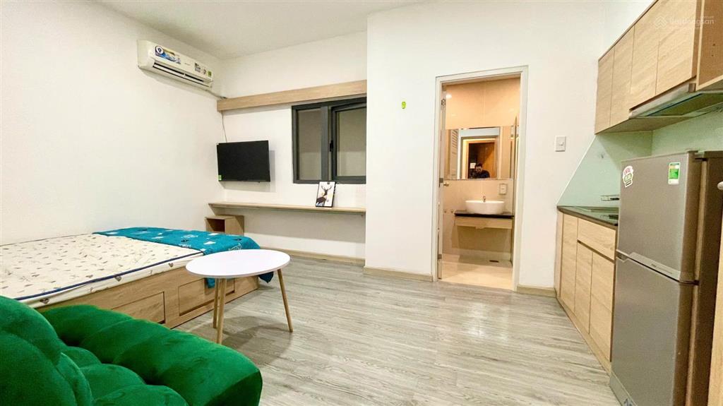 Căn hộ studio full nội thất, cửa sổ lớn. toà nhà thang máy, giặt sấy. ngay bason, đh hutech, gtvt