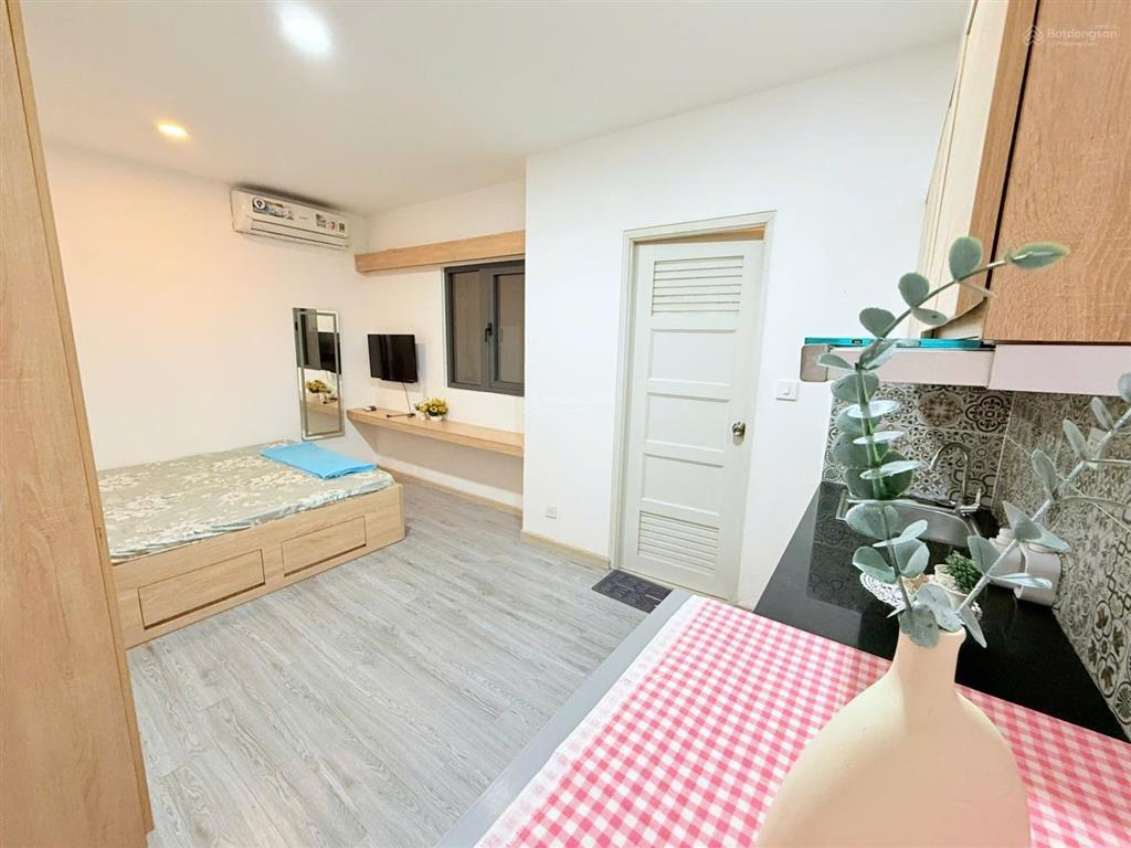 Căn hộ studio full nội thất, cửa sổ lớn. toà nhà thang máy, giặt sấy. ngay bason, đh hutech, gtvt