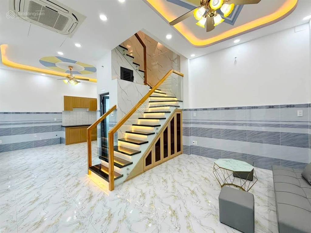 Nhà mới ngay hẻm nhựa oto uỷ ban bình thạnh, 4 tầng btct, ngang 5 x 8,4m (41m2) vuông vức