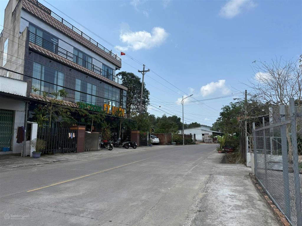 Bán lô đất gần 1200m2 mặt tiền đường bến tràm. view hồ nước dương đông 2 90ha. kinh doanh tốt