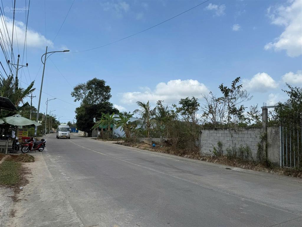 Bán lô đất gần 1200m2 mặt tiền đường bến tràm. view hồ nước dương đông 2 90ha. kinh doanh tốt