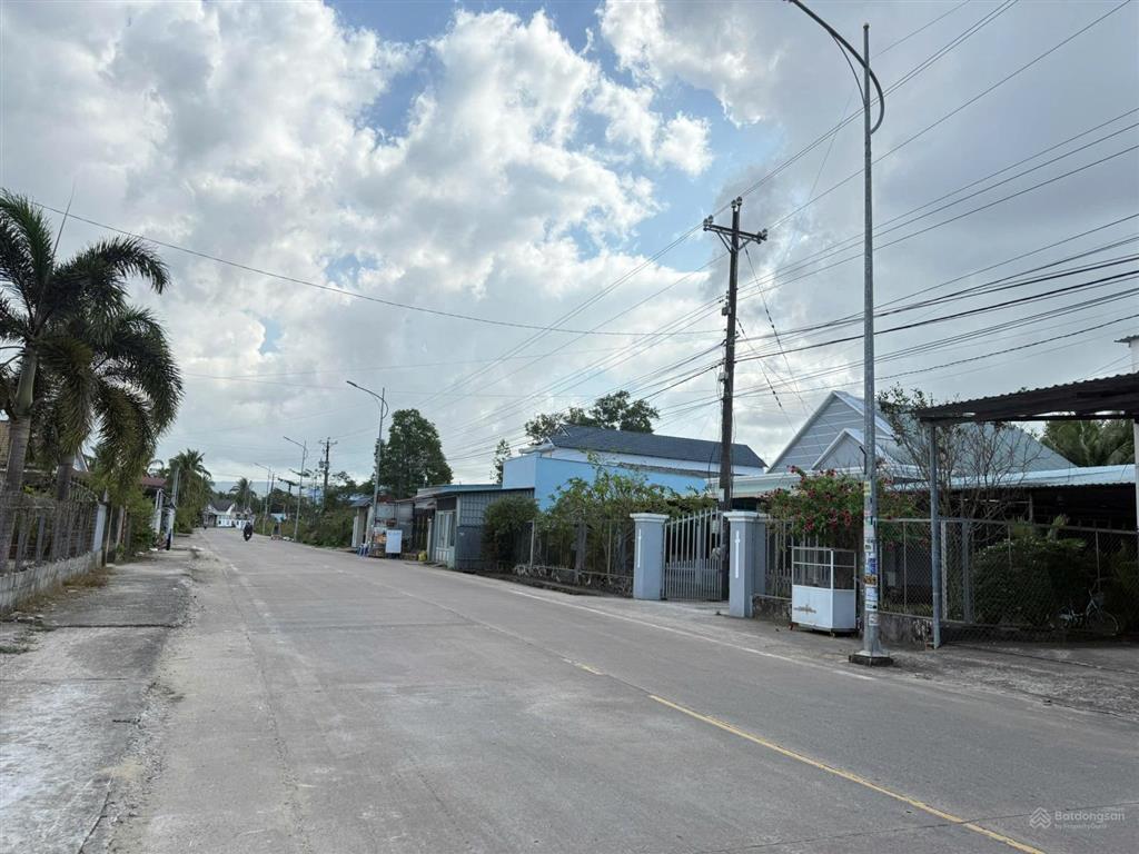 Bán lô đất gần 1200m2 mặt tiền đường bến tràm. view hồ nước dương đông 2 90ha. kinh doanh tốt
