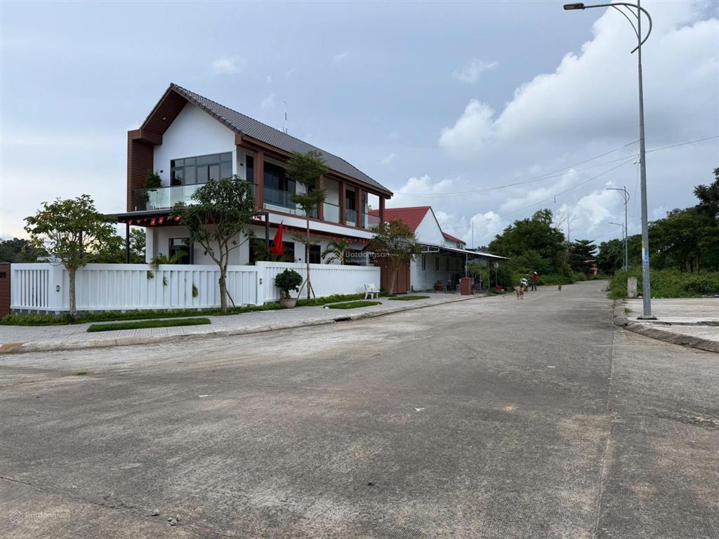 Bán lô 120m2 đường trục chính tái định cư gành dầu. ngay cạnh dự án vin phú quốc 1000ha, sát biển