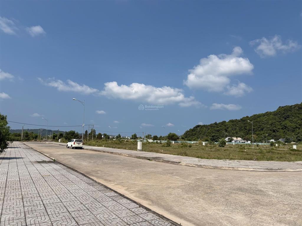 Bán lô góc siêu phẩm 192m2 dự án cán bộ hải quân vùng 5. đường trục chính 20m, cách bãi biển 400m