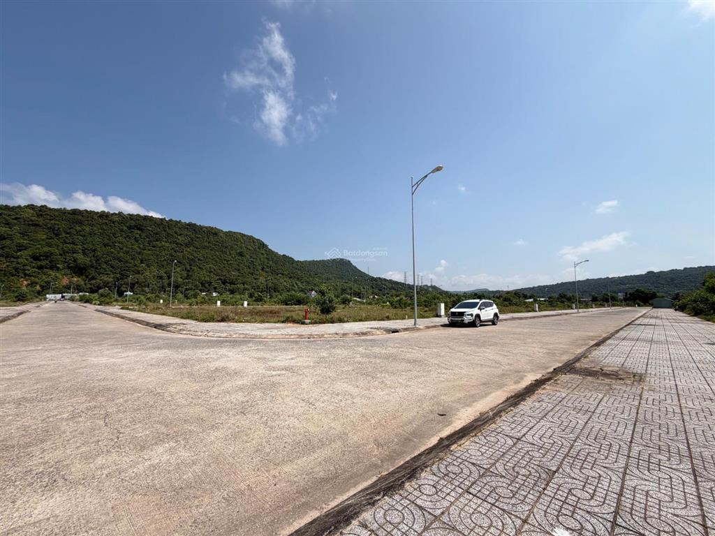 Bán lô góc siêu phẩm 192m2 dự án cán bộ hải quân vùng 5. đường trục chính 20m, cách bãi biển 400m