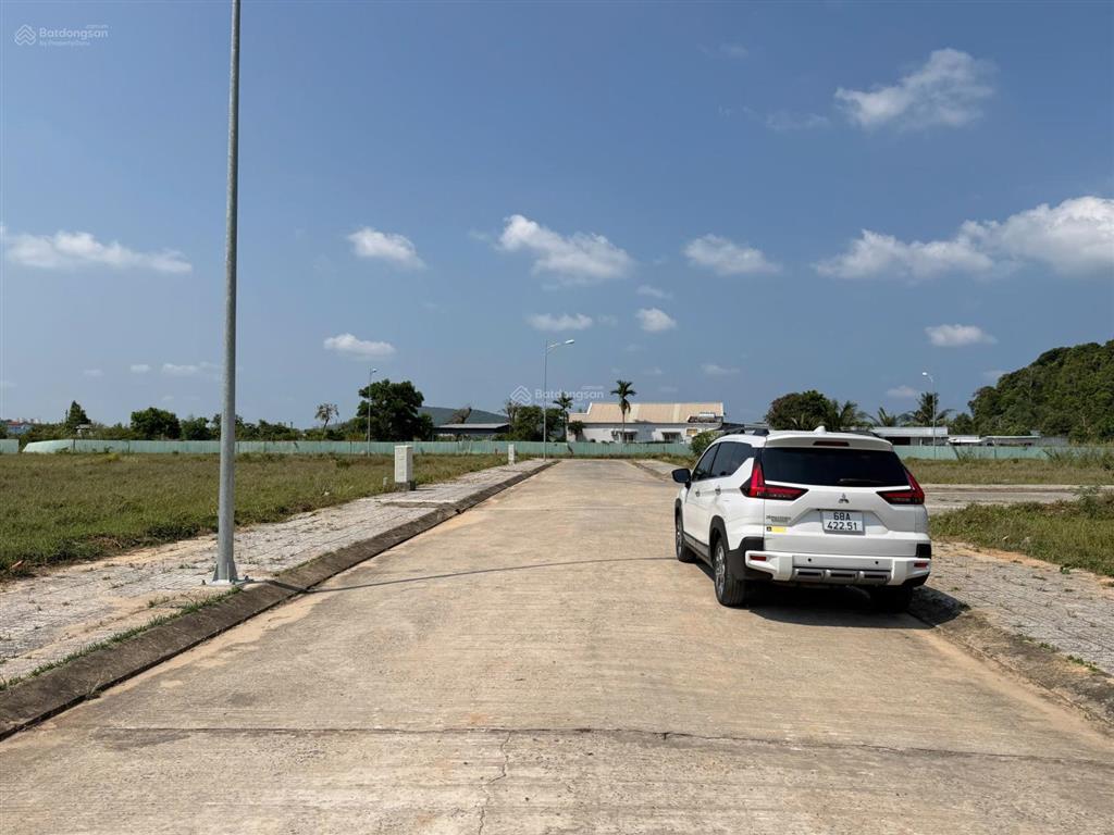 Bán lô góc siêu phẩm 192m2 dự án cán bộ hải quân vùng 5. đường trục chính 20m, cách bãi biển 400m