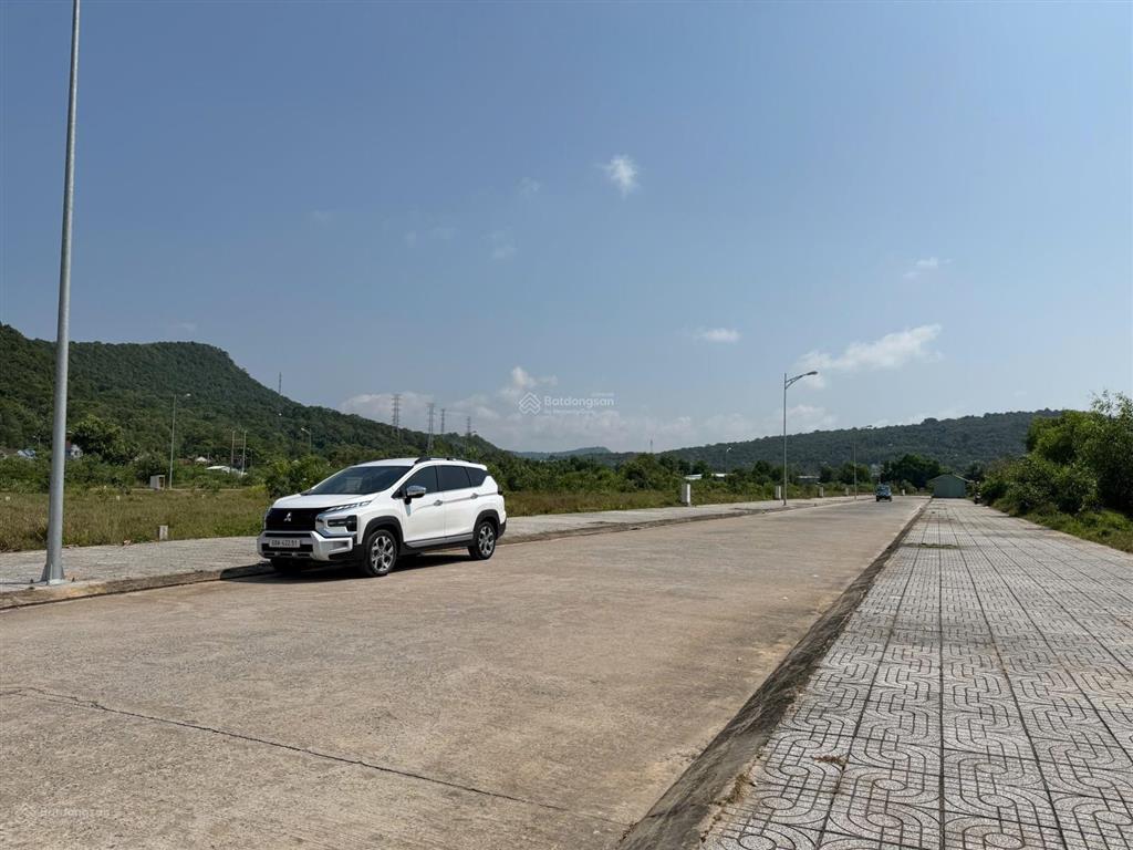 Bán lô góc siêu phẩm 192m2 dự án cán bộ hải quân vùng 5. đường trục chính 20m, cách bãi biển 400m