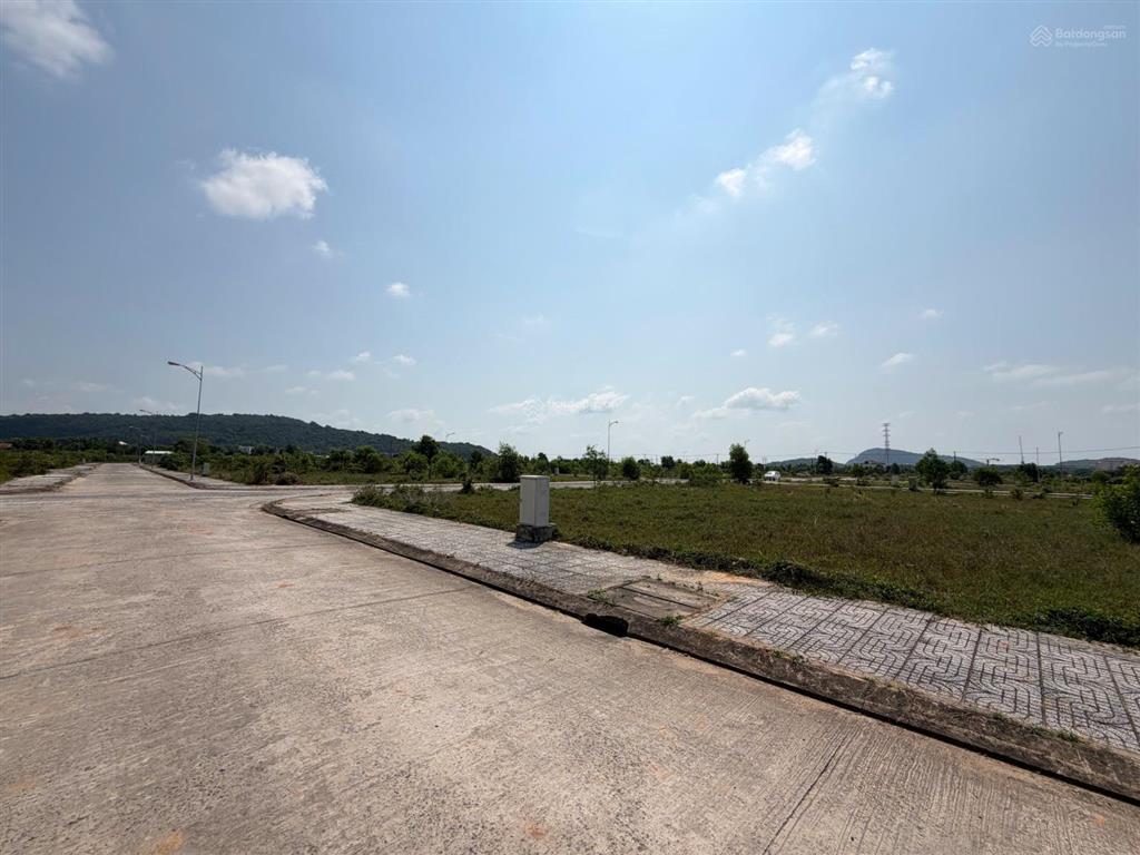 Bán lô góc siêu phẩm 192m2 dự án cán bộ hải quân vùng 5. đường trục chính 20m, cách bãi biển 400m