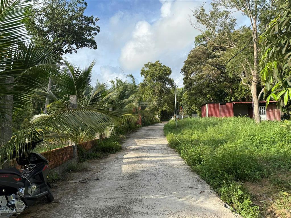 Bán lô 1000m2 làng resort cửa lấp, trần hưng đạo. mặt tiền rộng 24m, tách đôi hai sổ được ngay.