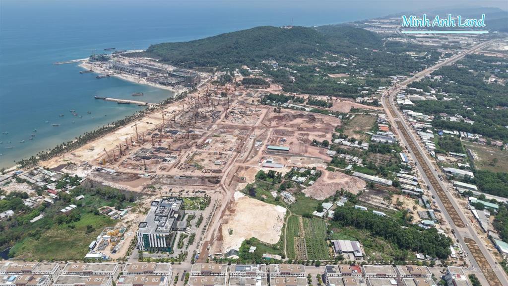 Bán lô đất 128m2 đường lưu thông, cực kỳ đẹp. da tái định cư suối lớn, cách biển 500m, giá cực tốt