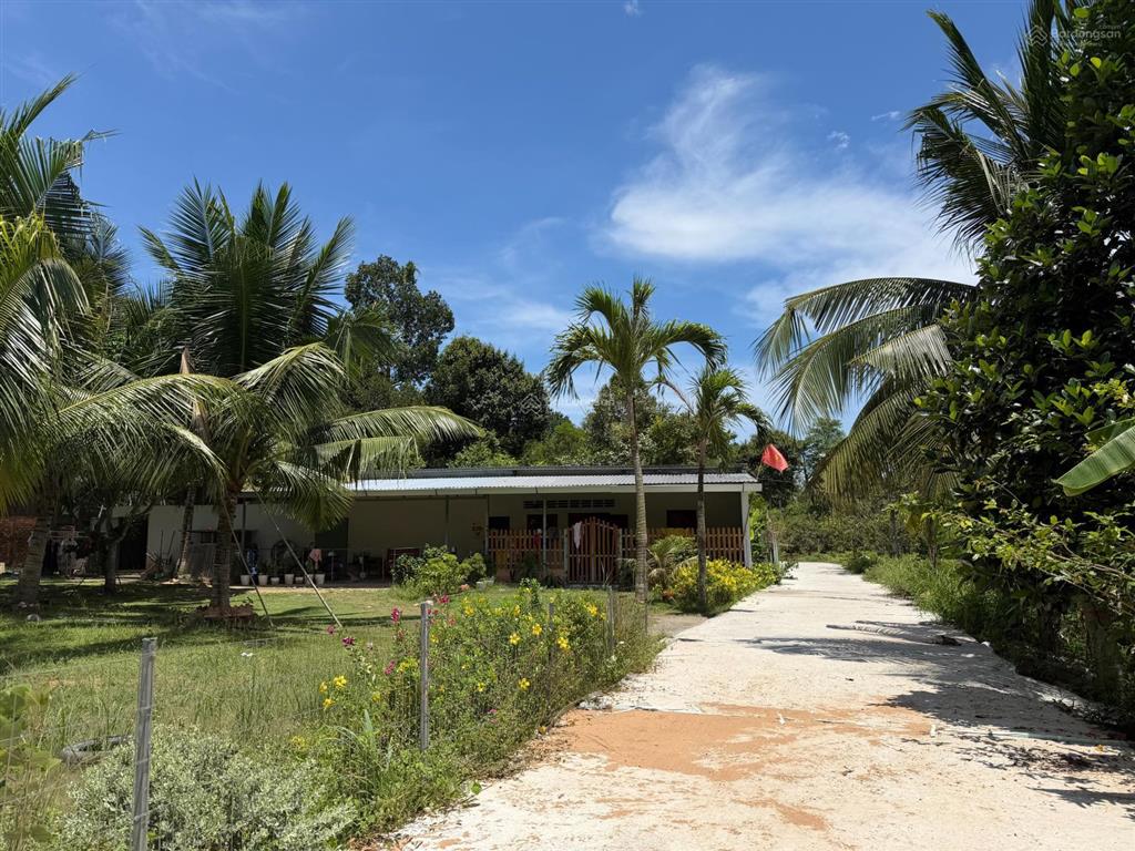 Bán 1000m2 làng resort cửa lấp, đất cao ráo, sau có suối chảy. làm bung, khu villa cho thuê quá đẹp