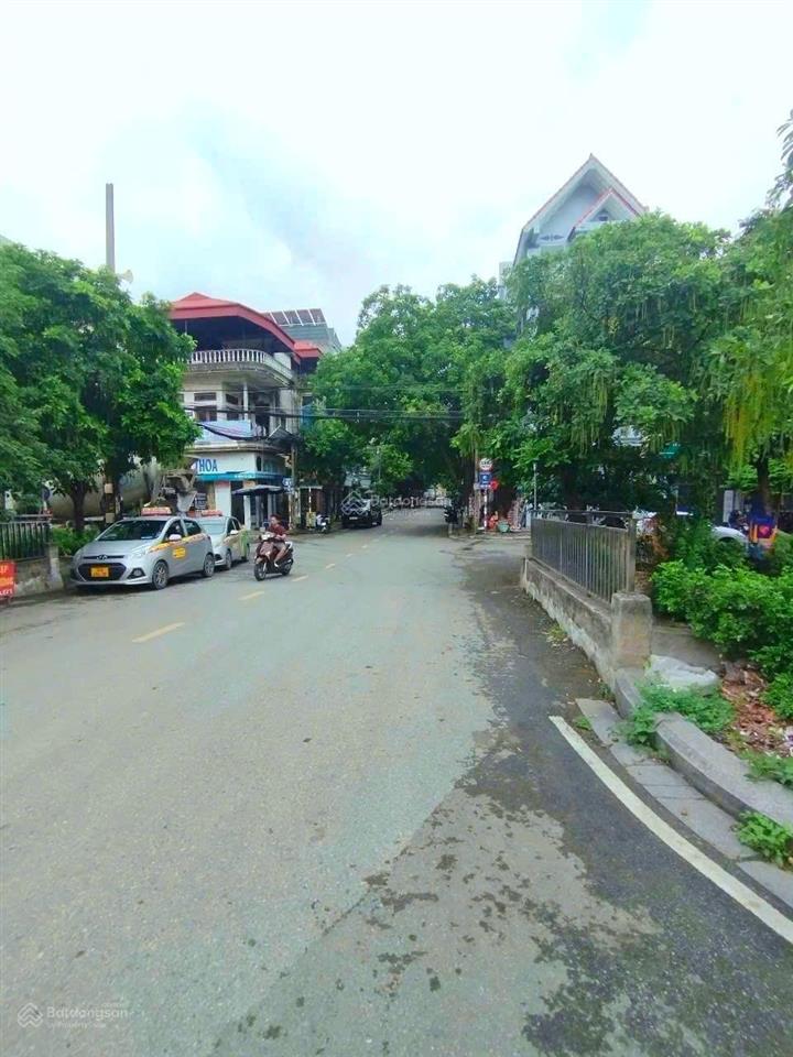 Hàng vip, hiếm, 40m2, 10.9 tỷ. phân lô quân đội 918  sát aeon mall