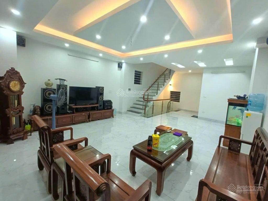 Phố việt hưng 13.9tỷ mt 5.35m, 5 tầng dân xây gara ô tô, đường thông đào đình luyện, vinhomems