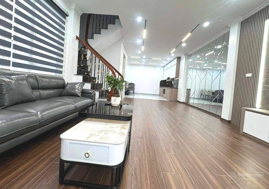 Bán nhà sài đồng 12.8 tỷ, 46m2, 4.2m nhà mới 7 tầng thang máy