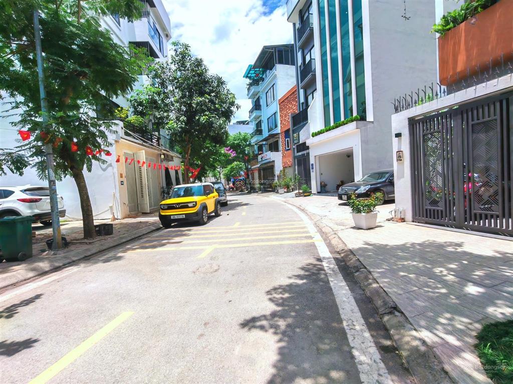 Tái định cư giang biên, 75m2, mt5m, 18.2 tỷ nhà hàng hương quê