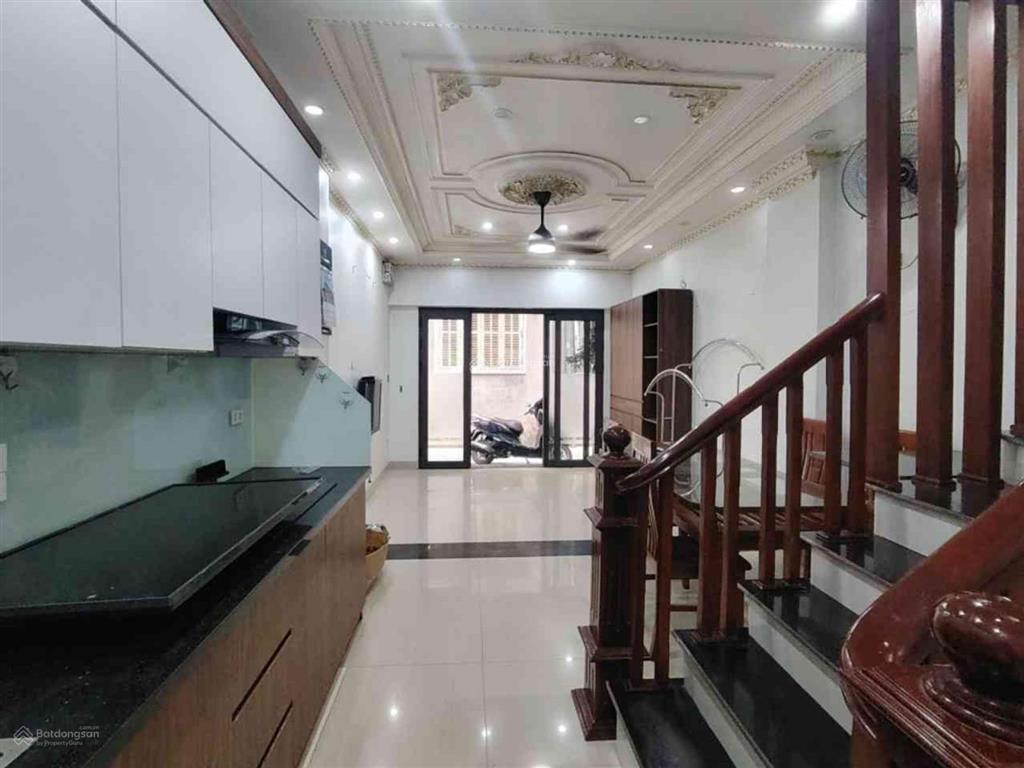 Phố hoàng như tiếp  hồng tiến, 9 tỉ x, nhà 5 tầng, đường thông, ngay bệnh viện tâm anh