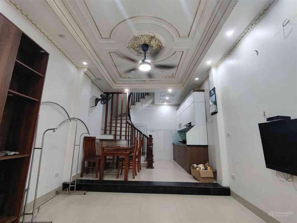 Phố hoàng như tiếp  hồng tiến, 9 tỉ x, nhà 5 tầng, đường thông, ngay bệnh viện tâm anh