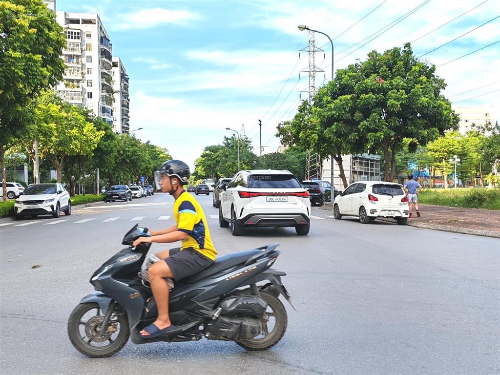 Biệt thự 300m2, 74,5 tỷ, phố hoàng thế thiện  chu huy mân, đt sài đồng, 5 tầng