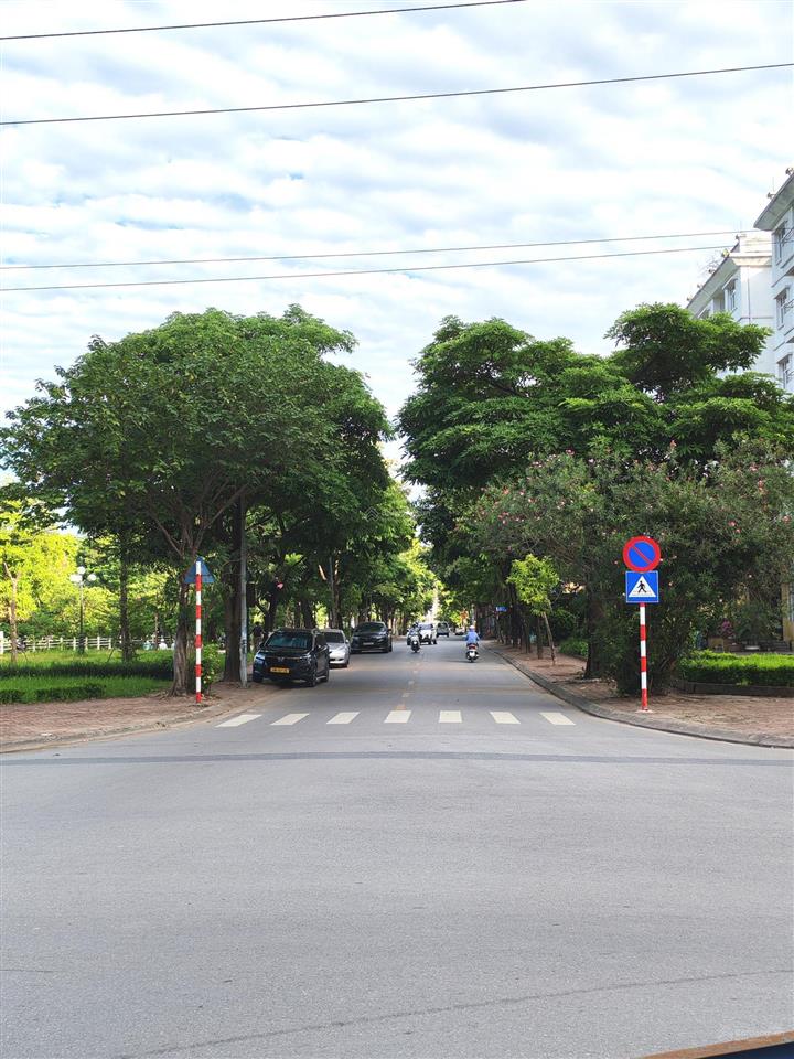 Biệt thự 300m2, 74,5 tỷ, phố hoàng thế thiện  chu huy mân, đt sài đồng, 5 tầng