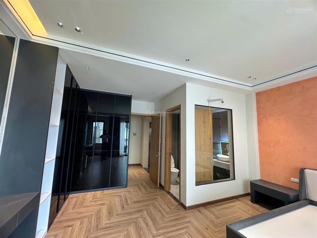 Nhà mới long biên, 50m², mt5.2m, 12.7 tỷ, 7 tầng thang máy, gara ô tô 7 chỗ