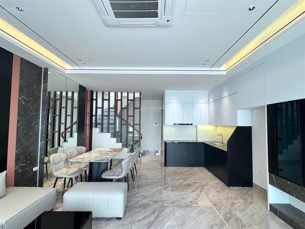 Nhà mới long biên, 50m², mt5.2m, 12.7 tỷ, 7 tầng thang máy, gara ô tô 7 chỗ