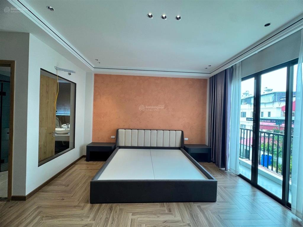 Nhà mới long biên, 50m², mt5.2m, 12.7 tỷ, 7 tầng thang máy, gara ô tô 7 chỗ