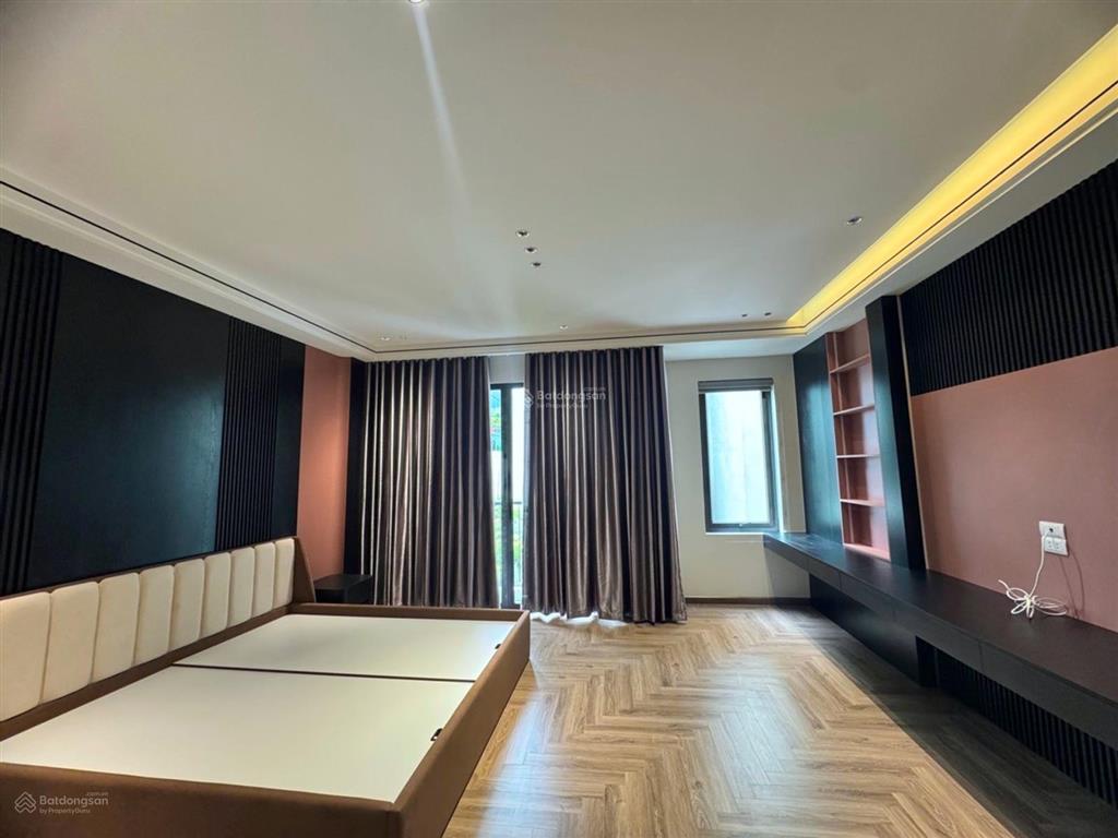 Nhà mới long biên, 50m², mt5.2m, 12.7 tỷ, 7 tầng thang máy, gara ô tô 7 chỗ