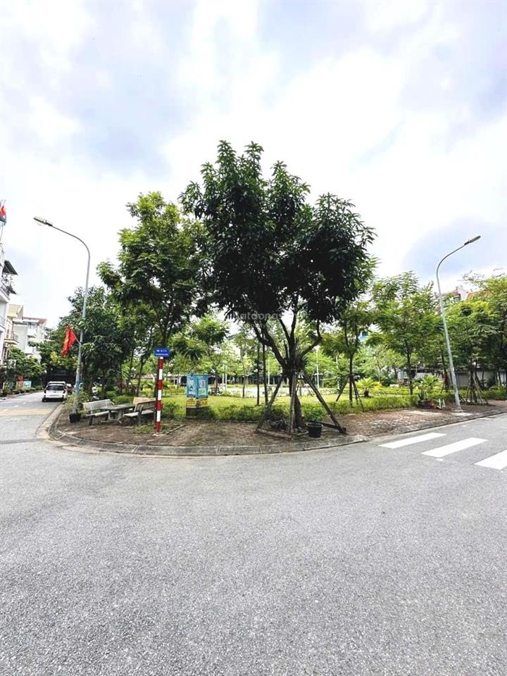Tđc giang biênviệt hưng, 90m², 21,9 tỷ, mt6m, ô tô tránh vỉa hè hai bên view công viên