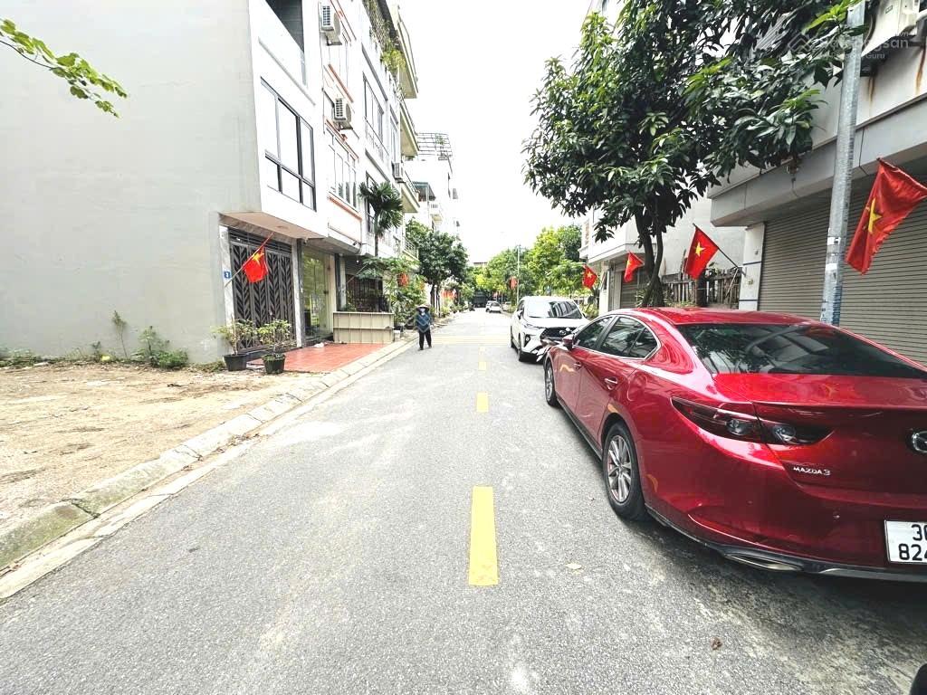 Tđc giang biênviệt hưng, 90m², 21,9 tỷ, mt6m, ô tô tránh vỉa hè hai bên view công viên