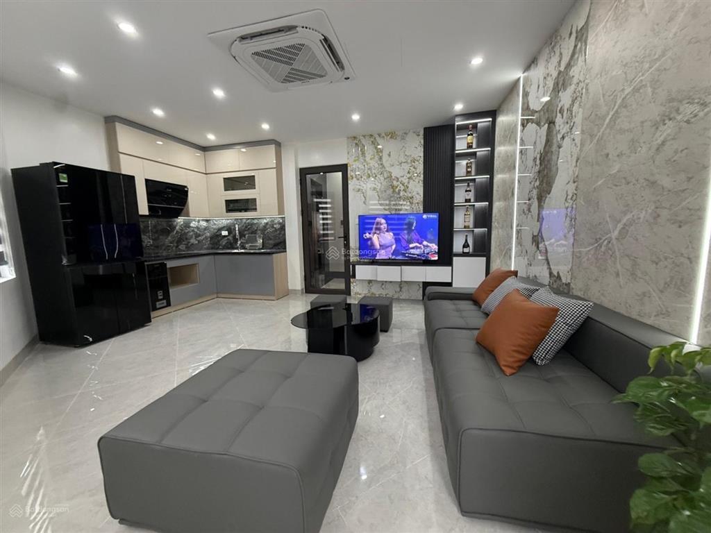 10,9 tỷ, nguyễn văn cừ  long biên, 6 tầng thang máy, mt 5m, ô tô, full nội thất