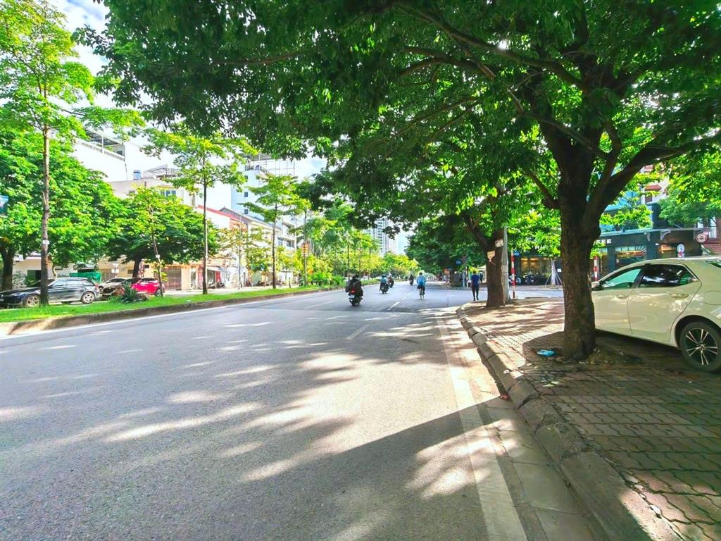 80m2, 22.4 tỷ, lô góc 3 thoáng, mt 8m, chu huy mân, đường ôtô thông tránh