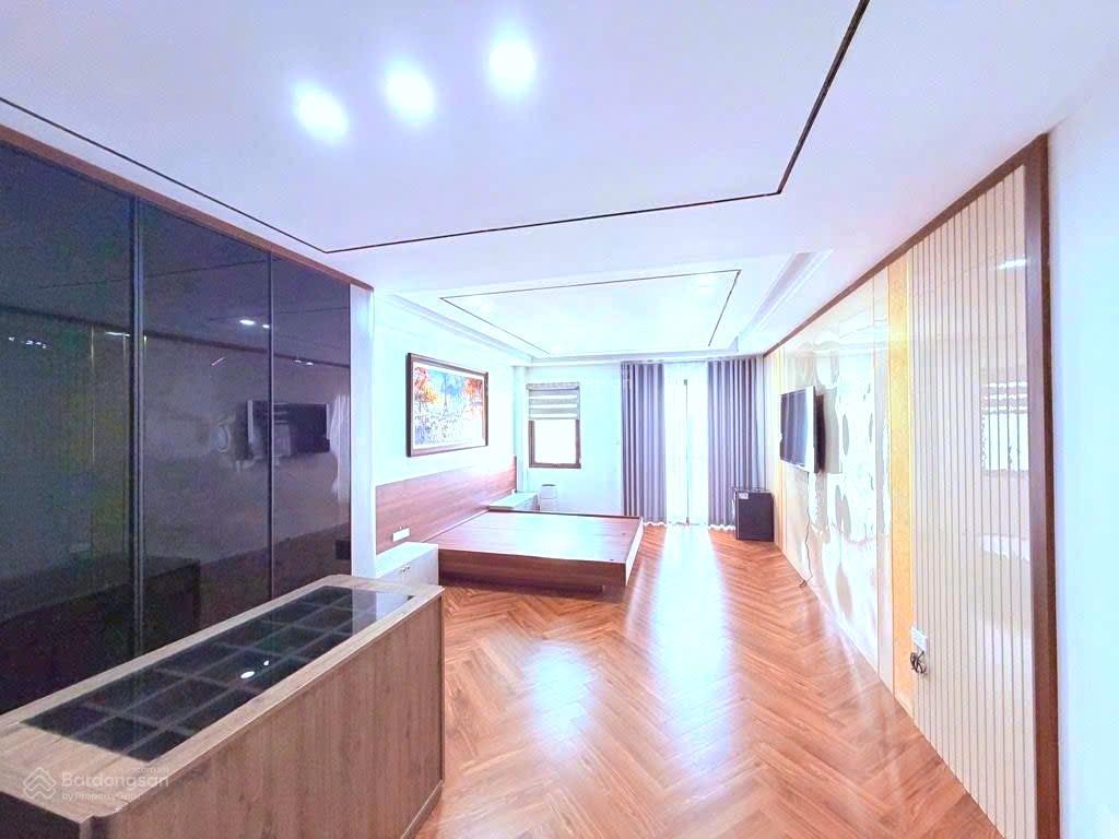 Nhà phố trạm  long biên, 58m2, 18.5 tỷ, 7 tầng thang máy gara ô tô,
