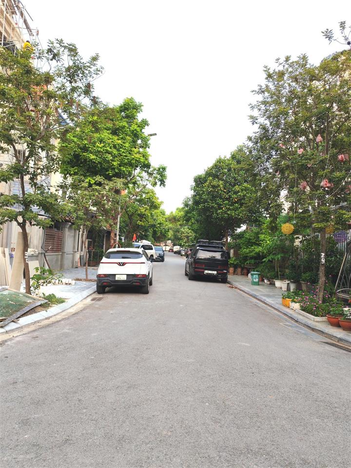 39.8 tỷ, đô thị việt hưnglong biên, 120m2, mt6m, 5 tầng thang máy, vỉa hè ô tô tránh
