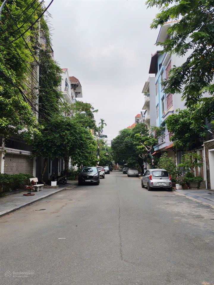 Hồng tiến, long biên, 32,8 tỉ, mt8,2m, nhà 5 tầng, phân lô ô tô tránh