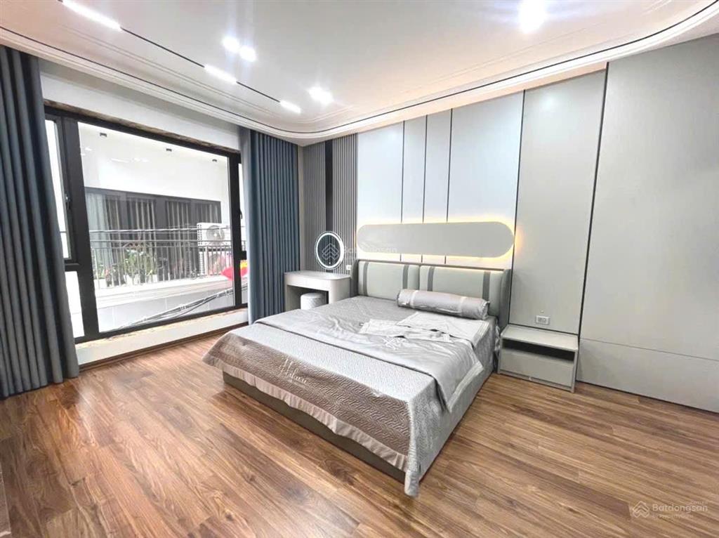Nhà phố trạm  long biên, 15.7 tỷ 52m2 8t, thang máy, gara ô tô, full nội thất, cổ linh, hồng tiến
