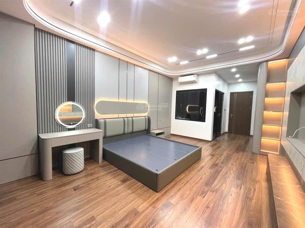 Nhà phố trạm  long biên, 15.7 tỷ 52m2 8t, thang máy, gara ô tô, full nội thất, cổ linh, hồng tiến