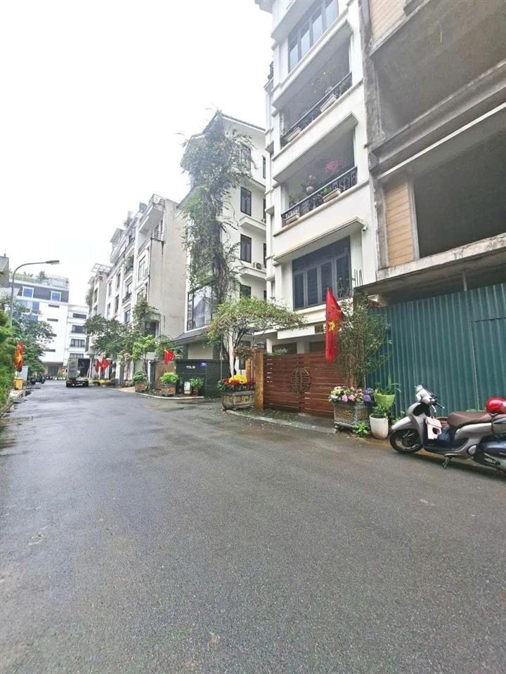 31.5 tỷ, tư đìnhcổ linhlong biên, 80m2, mt5m, phân lô, 6 tầng, view cầu trần hưng đạo