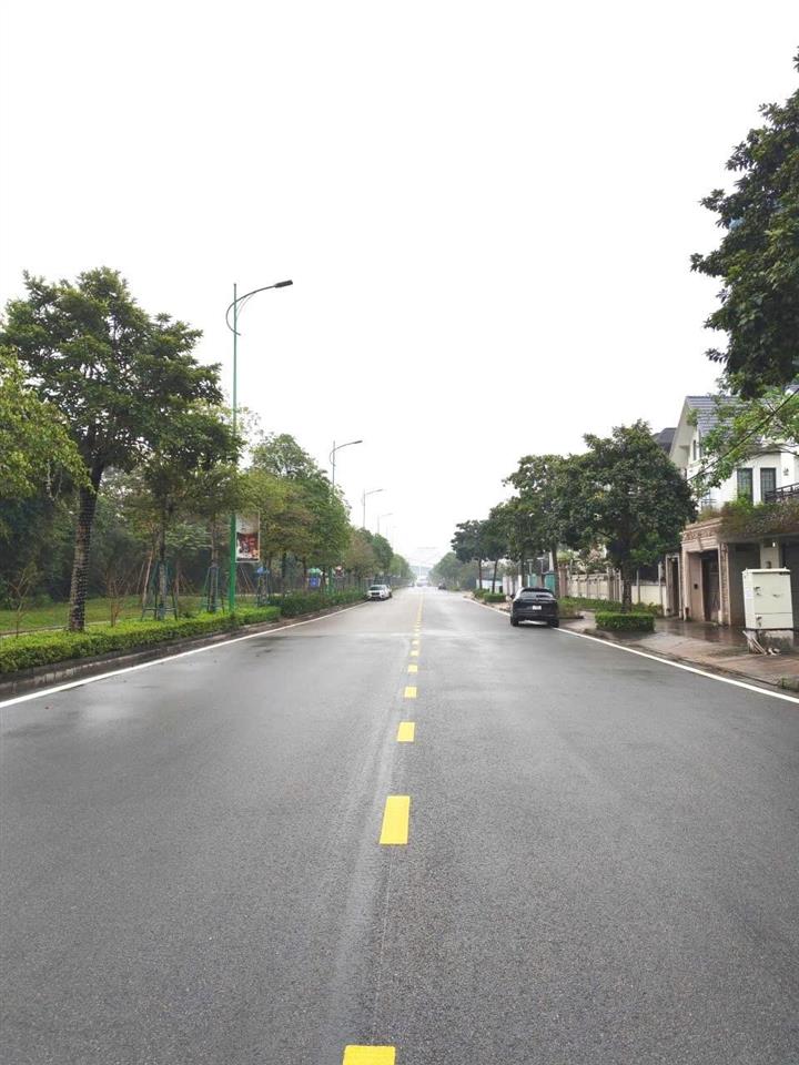 31.5 tỷ, tư đìnhcổ linhlong biên, 80m2, mt5m, phân lô, 6 tầng, view cầu trần hưng đạo