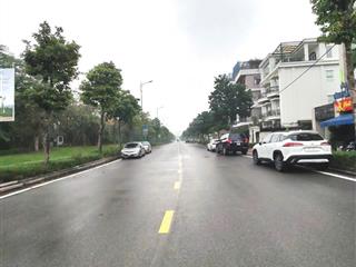 31.5 tỷ, tư đìnhcổ linhlong biên, 80m2, mt5m, phân lô, 6 tầng, view cầu trần hưng đạo