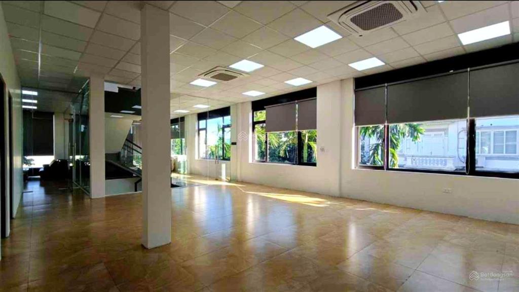 Phố việt hưng, 320m2, mặt tiền 12.2m, 59.8 tỷ, biệt thự 3 tầng