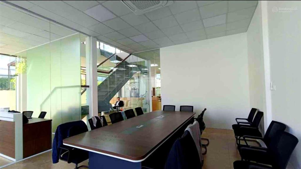 Phố việt hưng, 320m2, mặt tiền 12.2m, 59.8 tỷ, biệt thự 3 tầng