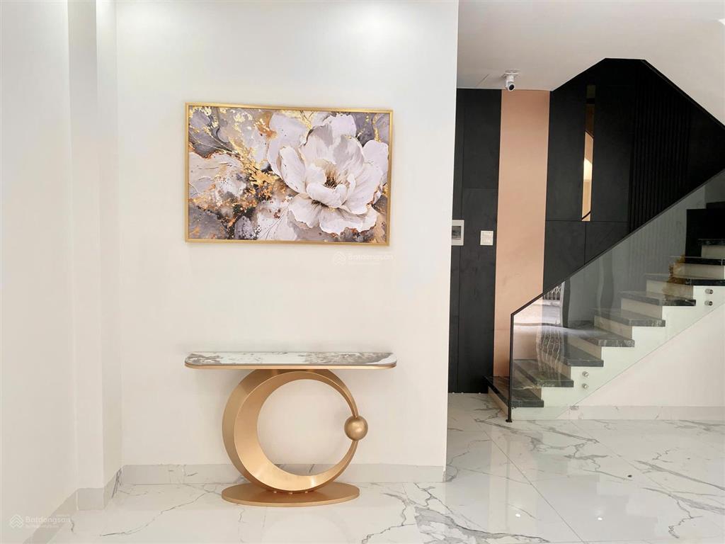 42m2, mặt tiền 6.1m, giá chào 11.9tỷ, 7 tầng thang máy, gara ôtô, full nội thất