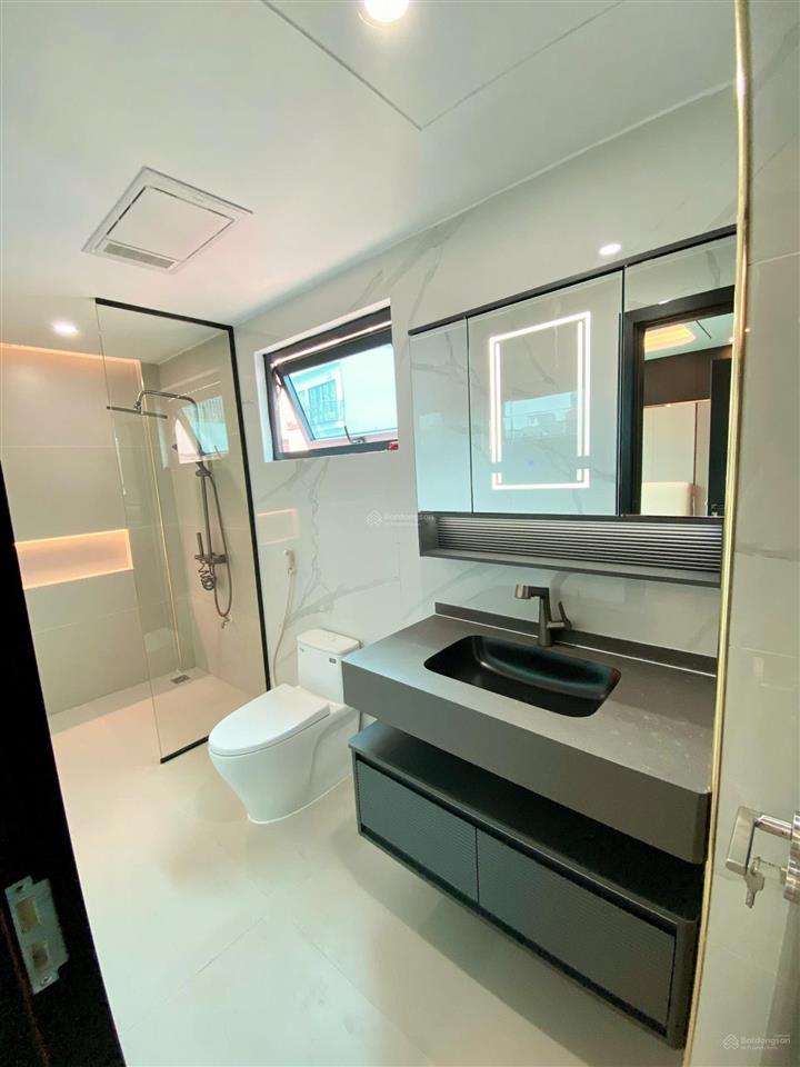 42m2, mặt tiền 6.1m, giá chào 11.9tỷ, 7 tầng thang máy, gara ôtô, full nội thất