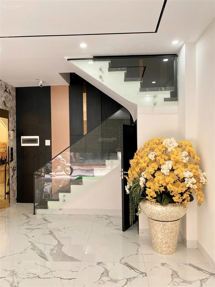 42m2, mặt tiền 6.1m, giá chào 11.9tỷ, 7 tầng thang máy, gara ôtô, full nội thất