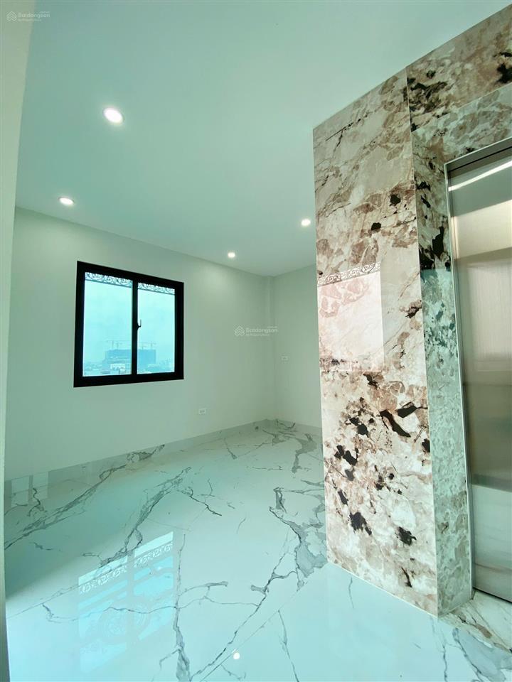 42m2, mặt tiền 6.1m, giá chào 11.9tỷ, 7 tầng thang máy, gara ôtô, full nội thất