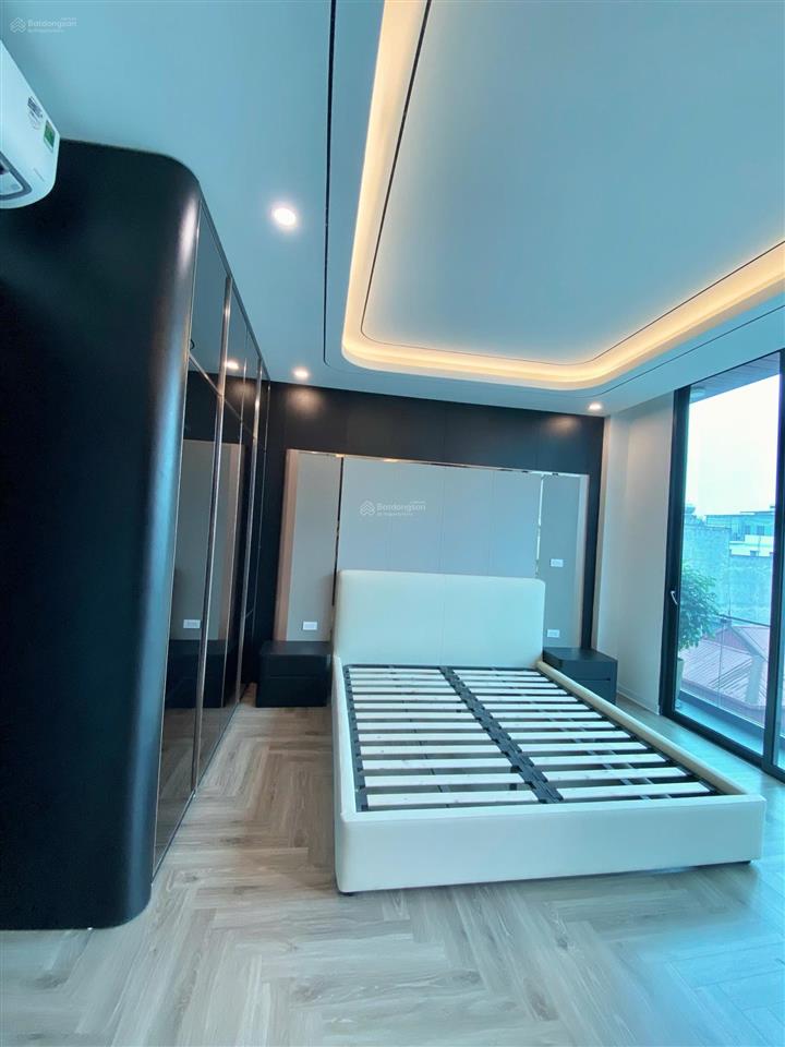 42m2, mặt tiền 6.1m, giá chào 11.9tỷ, 7 tầng thang máy, gara ôtô, full nội thất
